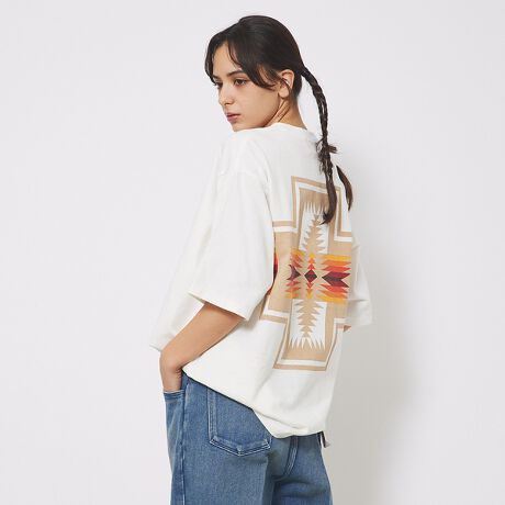 [^ԁF04500020071]yhg炵_ȃlCeBu`[tۓIȃgbvXɂ͈ɗR荡HARDINGin[fBOjƂPENDLETON̒łlC̗̕pVGbg͂肵I[o[TCYŁAꖇł݊QjZbNXłgfUCƃTCYłBfރI[vGhiCaю^aj́ACő@ۂQ荇킳\܂B@ۂ̊ԂɋC܂ނ߂ӂ炵{[܂ADn̓hCł肵i`ȍd߂̕ɂȂ̂łBzƑɗDĂ܂BR[fBl[gfjƃXj[J[ō킹̃X^C͂AN̓vCtȃJ[R[fBl[gŏ{̃GbZXvX̂߁BvgɎgpĂJ[pcXJ[g̐FƃNAFĝȕ̓obOV[YȂǂŎ̂߁BjZbNXŒ̂ŁAJbvŃN蕝LȂy߂܂Byhg̃IWip^[_Ƀvg̃R[~OꂽRbggpAG肪Ȃ₩ȈꖇBI[o[TCỸVGbgŁACpNĝfUĆAꂩ̎ɂ߁ByPENDLETON/yhgz1909NISByhg̒ɎЖaэHnƂAlCeBuAJ̃g[fBOuPbg̐YJn܂BE[uPbgVcɑ\PENDLETONiyhgjuh̓AJ̗ǐSƌĂ΂Ă܂BPENDLETONiyhgj̑SĂ̏iɖDtꂽDl[ɂ́AuWARRANTED TO BE A PENDLETON(yhgił邱Ƃۏ؂)vƏĂ܂Bꂱ̂ςȂyhǧւȂ̂łB