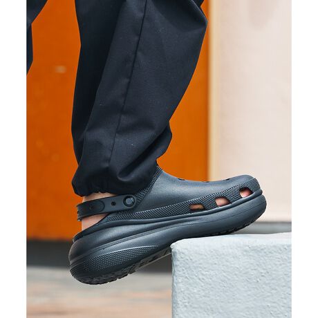 [^ԁF04500055110]ԃNVbNNbVNbOBo_ȃfUCɁAʂȃJX^}CYy߂Wrbc? `[pz[Abp[ɃvXB̃obNXgbvtA_Ci~bNȐVNbOBNbNXȂł͂̉K͂̂܂܂ɁA_ȌvXăX^CbVɎdグ܂BjZbNXł̒p\łByď_炩ݍނ悤ȉKłByidlzibjFAijFdiQlTCYjF327g(25cm)q[̍F6cmycrocs / NbNXz2002NɑnƂNbNX́AvIȑfރNXCgōꂽC𔭔BƎ̐NXCgZp邱ƂŁAłłC܂B̌㐢EIuhւƋ}ɐA݂܂ł1ȏ̌C̔Ă܂B