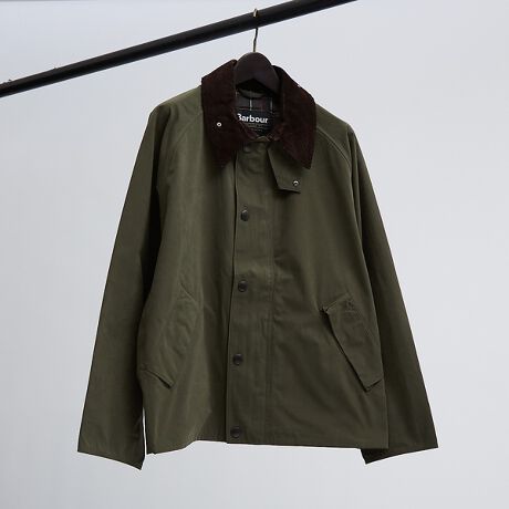 [^ԁF00503030001]R[`WPbgv킹▭Ȓ̃oXIȁugX|[gvRpNgȃOX䂦ɏ̎xAjZbNXŒpo_͂̈ByfށzV[YXŒp\ȃs[`XLfނgpBߍׂ₩ȃ|GXenNтAZ葵邱Ƃŕʂ蓍̔̕\ʂ̂悤ȏ_炩Ċ炩ȃ^b`łBy[J[iԁzMCA0931yTCY\Lz[J[TCY3646[J[TCY3846[J[TCY4050yBARBOUR/ouA[zςʐ\Ƒϋv1894NȗAp̃AEghA}ɈpꑱĂuhBGUxXAGWoA`[Ycq̖ŉppBiCEgj̉h_Ă܂B݂ł̓AEghA[XłȂAt@bVƂĎ̃X^Cɂ̂lXɐȐlCւĂ܂B