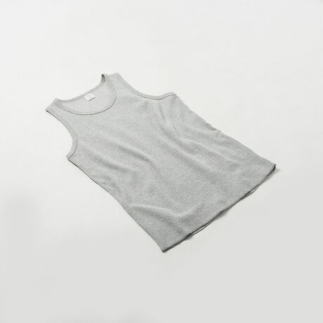 [^ԁF04509820007]uhےT[}̃pbN^NgbvłBC|[giƂčL̔Ă̑fނƃpbP[W𒉎ɍČĂ܂BẴAE^[ƂĂCi[ƂĂg₷悤ɃTCYĂ̂ŁAՂȂĂ܂BG̗ǂbtfނ̃^NgbvŁAJEMORGAN\鏤iłBJ[̓zCgijEi`ijEubNijE ۃO[EJ[LElCr[ijłBYAfB[XɃI[V[YŊ􂷂郆jZbNXACełByJEMORGAN LONG JOHNS/WF[C[[KOW[Yz1945NɃyVojABŏȒ̖DHƂĐݗBX^[g̓AEghAp̃Ci[ƂĒpAۓIȃX|[c`[ČR̃Ci[ƂĂ̗p܂B90Nɓƃt@bVACeƂĈʓIɒpAuT[}ƌJEMORGANvƌقǐEIɂ̃uh͐ZĂ܂BۉE LkE G̗ǂȂǍōĩT[}EFAƂčLmA݃pbNTłȂAJJWAx[XƂACe𕝍LWJĂ܂B