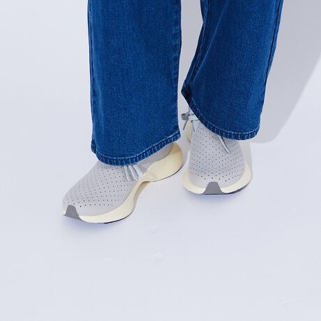 [^ԁF04509855001]KƊvVZ̃CtX^CV[ÝA\ǋȂւ̉e}邽߂̓ʂȑfނ̗pĂ܂B\[ɂ͒e͐ϋv̂Supercritical Sugarlite?̗pB܂A}CNt@Co[̃Abp[̓TCNfނĂ܂Bׂ̂Ă̖`ɂ҂́AꂽX^CłBՊEVK[Cg~bh\[RۉH{ՊE`C\[ƕɃ}CNt@Co[̗n_炩tH[NbVq[|bhXbvIyNative Shoes/lCeBuV[Yz2009NJi_EoN[o[̃tbgEFAuhNative ShoesilCeBuV[YjLxȃJ[oG[VƎaVȃtHŁAJ̓̓gSV^tbgEFÃ[fBOuhBnativéASnǂtBbeBOŁAyʁBāAیƃCtX^C̗ZڎwĂ܂B̂߁Afނ͊ɔzAEVAfނgpAQōRېɗDĂ܂BɃTgELrR̎uhƎfށuVK[Cg?ERNVv͎sōłȂCO2roʂ̃V[YłAʃKXroʂ̑啝ȍ팸Ă܂ByTCYɂāzEVAfނ̓ƂāA^iKł̎kő95105e͈͂ƂĂĂ܂Bef̌`ɂATCYłĂV[Y̌`̈Ⴂőω܂BlCeBuV[ỸTCY\L͑f̎ɋ߂̂Ő݌vĂ܂Bp󋵂⑫`ɂ܂A1cmx̓TCYAbv鎖߂܂Bygp̂Ӂzi͎Sgpt@bVpCƂĊEĂ܂B̏ꏊEŕۊǂꍇ́Ai̎kEό`̌ƂȂ鋰ꂪ܂̂łӂBEꂽɑߐ؂ԓEnʋyяŁAʂAԒړɓꏊEX|bgCgȂǌʁEMʂԂ͒ꏊELɗގꏊ