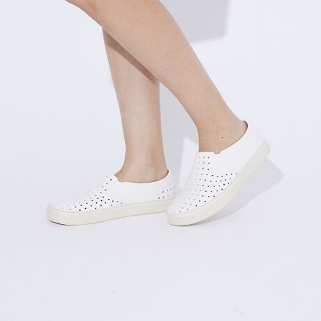 [^ԁF04509855004]肰ȂN[ŁAɌȂꑫ̌ĂBTgELrRSugarlitefނAɏ_Ńxxbĝ悤ɏ_炩^b`ɎdグWanderfoamZpčĂA炵̊ԂsvȒ̂炩B񂨎ȒPŁAɂfނłBChtBbg̃\[łƂ肪AsɍEȂVGbgȂ̂ŁAbNX̕igɍœKȈꑫłBT߂ȃfUCłȂA₩ŃN[ȖɌȂꑫłBTgELrx[X Sugarlite? 𒍓A_Ńxxbĝ悤ɏ_炩tH[ł Wanderfoam? ōĂAقƂǂ̑Ŋ炵Ԃ͂قƂǕKv܂BL̃\[ɂÃEH[^[th[ȃV[ÝAsxɂȂȂVGbgłƂ̂闚SnĂ܂BƂ`ȂǁA܂܂ȏʂŗɂȂꑫƂȂł傤B_Ńxxbĝ悤ɏ_炩WanderfoamAbp[Abp[yNative Shoes/lCeBuV[Yz2009NJi_EoN[o[̃tbgEFAuhNative ShoesilCeBuV[YjLxȃJ[oG[VƎaVȃtHŁAJ̓̓gSV^tbgEFÃ[fBOuhBnativéASnǂtBbeBOŁAyʁBāAیƃCtX^C̗ZڎwĂ܂B̂߁Afނ͊ɔzAEVAfނgpAQōRېɗDĂ܂BɃTgELrR̎uhƎfށuVK[Cg?ERNVv͎sōłȂCO2roʂ̃V[YłAʃKXroʂ̑啝ȍ팸Ă܂ByTCYɂāzEVAfނ̓ƂāA^iKł̎kő95105e͈͂ƂĂĂ܂Bef̌`ɂATCYłĂV[Y̌`̈Ⴂőω܂BlCeBuV[ỸTCY\L͑f̎ɋ߂̂Ő݌vĂ܂Bp󋵂⑫`ɂ܂A1cmx̓TCYAbv鎖߂܂Bygp̂Ӂzi͎Sgpt@bVpCƂĊEĂ܂B̏ꏊEŕۊǂꍇ́Ai̎kEό`̌ƂȂ鋰ꂪ܂̂łӂBEꂽɑߐ؂ԓEnʋyяŁAʂAԒړɓꏊEX|bgCgȂǌʁEMʂԂ͒ꏊELɗގꏊ