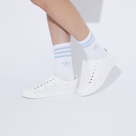 [^ԁF04509855003]NVbNȃVGbǵAǂȃX^Cɂ悤ɁA܂܂ȃvgp^[pӂĂ܂Bnative shoesɊ҂邷ׂĂ̗Dꂽ@\WFt@[\́AɗނȂyʐAՌzAhLAEHbVuŃ[eBeB[ɂDĂ܂Bɓ݂₷WFt@[\́AЂ EVA i̒ł_ȃ[_[łBlCeBu V[YɊ҂Dꂽ@\ׂĔWFt@[\́AՌzAhLA􂢉\ŁAFH̎ނɖLxłByʃGNXvX̉^]ɂȏ̂̂͊҂ł܂Bˏo`EVA\S̃hƂܐyNative Shoes/lCeBuV[Yz2009NJi_EoN[o[̃tbgEFAuhNative ShoesilCeBuV[YjLxȃJ[oG[VƎaVȃtHŁAJ̓̓gSV^tbgEFÃ[fBOuhBnativéASnǂtBbeBOŁAyʁBāAیƃCtX^C̗ZڎwĂ܂B̂߁Afނ͊ɔzAEVAfނgpAQōRېɗDĂ܂BɃTgELrR̎uhƎfށuVK[Cg?ERNVv͎sōłȂCO2roʂ̃V[YłAʃKXroʂ̑啝ȍ팸Ă܂ByTCYɂāzEVAfނ̓ƂāA^iKł̎kő95105e͈͂ƂĂĂ܂Bef̌`ɂATCYłĂV[Y̌`̈Ⴂőω܂BlCeBuV[ỸTCY\L͑f̎ɋ߂̂Ő݌vĂ܂Bp󋵂⑫`ɂ܂A1cmx̓TCYAbv鎖߂܂Bygp̂Ӂzi͎Sgpt@bVpCƂĊEĂ܂B̏ꏊEŕۊǂꍇ́Ai̎kEό`̌ƂȂ鋰ꂪ܂̂łӂBEꂽɑߐ؂ԓEnʋyяŁAʂAԒړɓꏊEX|bgCgȂǌʁEMʂԂ͒ꏊELɗގꏊ