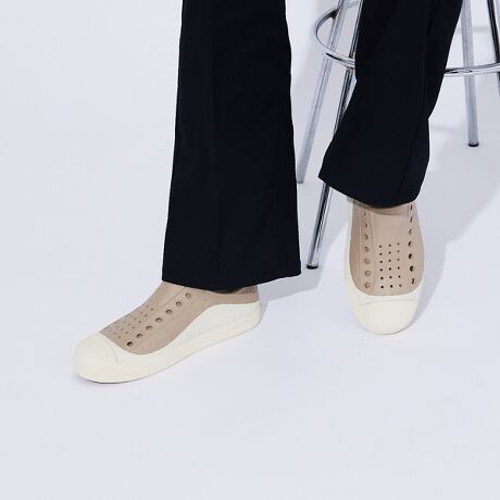 [^ԁF04509855002]yNative Shoes/lCeBuV[Yz2009NJi_EoN[o[̃tbgEFAuhNative ShoesilCeBuV[YjLxȃJ[oG[VƎaVȃtHŁAJ̓̓gSV^tbgEFÃ[fBOuhBnativéASnǂtBbeBOŁAyʁBāAیƃCtX^C̗ZڎwĂ܂B̂߁Afނ͊ɔzAEVAfނgpAQōRېɗDĂ܂BɃTgELrR̎uhƎfށuVK[Cg?ERNVv͎sōłȂCO2roʂ̃V[YłAʃKXroʂ̑啝ȍ팸Ă܂ByTCYɂāzEVAfނ̓ƂāA^iKł̎kő95105e͈͂ƂĂĂ܂Bef̌`ɂATCYłĂV[Y̌`̈Ⴂőω܂BlCeBuV[ỸTCY\L͑f̎ɋ߂̂Ő݌vĂ܂Bp󋵂⑫`ɂ܂A1cmx̓TCYAbv鎖߂܂Bygp̂Ӂzi͎Sgpt@bVpCƂĊEĂ܂B̏ꏊEŕۊǂꍇ́Ai̎kEό`̌ƂȂ鋰ꂪ܂̂łӂBEꂽɑߐ؂ԓEnʋyяŁAʂAԒړɓꏊEX|bgCgȂǌʁEMʂԂ͒ꏊELɗގꏊ