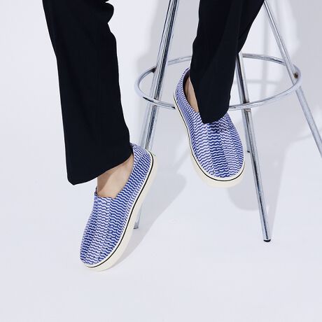 [^ԁF04509855005]肰ȂN[ŁAɌȂꑫ̌ĂBTgELrRSugarlitefނAɏ_Ńxxbĝ悤ɏ_炩^b`ɎdグWanderfoamZpčĂA炵̊ԂsvȒ̂炩B񂨎ȒPŁAɂfނłBChtBbg̃\[łƂ肪AsɍEȂVGbgȂ̂ŁAbNX̕igɍœKȈꑫłB܂ABLOOM̗pׂyĂ܂B^ŋCȂX^CZA̕KiłBޗR̃u[zA_Ńxxbĝ悤ɏ_炩tH[AWanderfoam? ōꂽ̃V[ÝAقƂǂ̑ɂƂāA炵ԂقƂǕKv܂BL̃\[KȗSnۏ؂AɋfUCsxɂȂȂVGbg񋟂܂BƂ`ȂǁAʂŗɂȂIƂȂł傤Bˏo`oCIx[XEVAp`OH̃u[Abp[yNative Shoes/lCeBuV[Yz2009NJi_EoN[o[̃tbgEFAuhNative ShoesilCeBuV[YjLxȃJ[oG[VƎaVȃtHŁAJ̓̓gSV^tbgEFÃ[fBOuhBnativéASnǂtBbeBOŁAyʁBāAیƃCtX^C̗ZڎwĂ܂B̂߁Afނ͊ɔzAEVAfނgpAQōRېɗDĂ܂BɃTgELrR̎uhƎfށuVK[Cg?ERNVv͎sōłȂCO2roʂ̃V[YłAʃKXroʂ̑啝ȍ팸Ă܂ByTCYɂāzEVAfނ̓ƂāA^iKł̎kő95105e͈͂ƂĂĂ܂Bef̌`ɂATCYłĂV[Y̌`̈Ⴂőω܂BlCeBuV[ỸTCY\L͑f̎ɋ߂̂Ő݌vĂ܂Bp󋵂⑫`ɂ܂A1cmx̓TCYAbv鎖߂܂Bygp̂Ӂzi͎Sgpt@bVpCƂĊEĂ܂B̏ꏊEŕۊǂꍇ́Ai̎kEό`̌ƂȂ鋰ꂪ܂̂łӂBEꂽɑߐ؂ԓEnʋyяŁAʂAԒړɓꏊEX|bgCgȂǌʁEMʂԂ͒ꏊELɗގꏊ