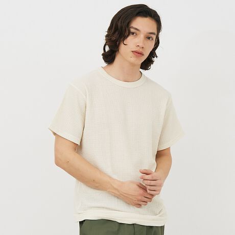 [^ԁF04509820004]uhے锼T[}̃pbNTłBC|[giƂčL̔ĂȂfށEDEpbP[W\ȌČ܂BTCY1ŒĂACi[ƂĂg₷悤ɌĂ܂̂ŁAig₷lɂȂĂ܂Bbtfނ́AɐڂʐςȂTƂpŁAʋCǂăɂƂAĂx^AƂSnL[v܂B΂ɁACႭꍇ͓ʉɏoC̑wgۂ܂BJEMORGANƎ̕җńAXgb`ɂGłĂĒp̃tBbg⓮₷˔Ă܂BKxȔfނŁAx[XC[ƂāATVcVc̃Ci[ƂăJWAX^Cłpėp̍ACełBRbg/|GXe̐n͑A^ꂵÂ炢̂œX̂ȒPłByJEMORGAN LONGJOHNS/WF[C[[KOW[Yz1945NɃyVojABŏȒ̖DHƂĐݗBX^[g̓AEghAp̃Ci[ƂĒpAۓIȃX|[c`[ČR̃Ci[ƂĂ̗p܂B90Nɓƃt@bVACeƂĈʓIɒpAuT[}ƌJEMORGANvƌقǐEIɂ̃uh͐ZĂ܂BۉE LkE G̗ǂȂǍōĩT[}EFAƂčLmA݃pbNTłȂAJJWAx[XƂACe𕝍LWJĂ܂B