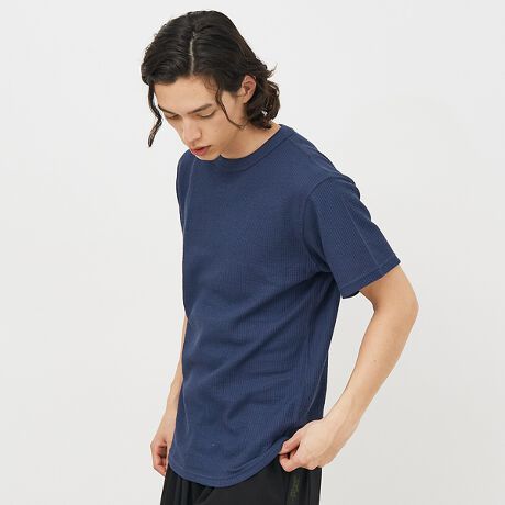 [^ԁF04509820004]uhے锼T[}̃pbNTłBC|[giƂčL̔ĂȂfށEDEpbP[W\ȌČ܂BTCY1ŒĂACi[ƂĂg₷悤ɌĂ܂̂ŁAig₷lɂȂĂ܂Bbtfނ́AɐڂʐςȂTƂpŁAʋCǂăɂƂAĂx^AƂSnL[v܂B΂ɁACႭꍇ͓ʉɏoC̑wgۂ܂BJEMORGANƎ̕җńAXgb`ɂGłĂĒp̃tBbg⓮₷˔Ă܂BKxȔfނŁAx[XC[ƂāATVcVc̃Ci[ƂăJWAX^Cłpėp̍ACełBRbg/|GXe̐n͑A^ꂵÂ炢̂œX̂ȒPłByJEMORGAN LONGJOHNS/WF[C[[KOW[Yz1945NɃyVojABŏȒ̖DHƂĐݗBX^[g̓AEghAp̃Ci[ƂĒpAۓIȃX|[c`[ČR̃Ci[ƂĂ̗p܂B90Nɓƃt@bVACeƂĈʓIɒpAuT[}ƌJEMORGANvƌقǐEIɂ̃uh͐ZĂ܂BۉE LkE G̗ǂȂǍōĩT[}EFAƂčLmA݃pbNTłȂAJJWAx[XƂACe𕝍LWJĂ܂B