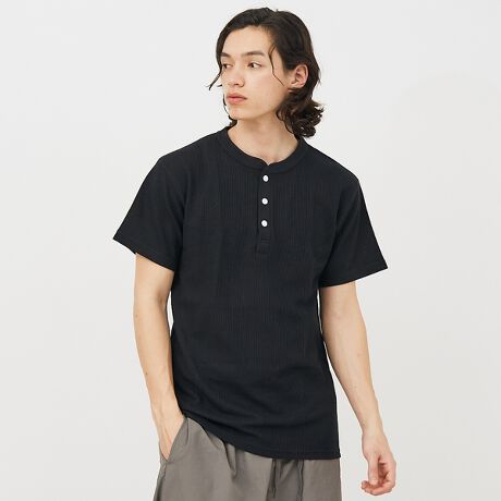 [^ԁF04509820005]G̗ǂԂ̃btfނgpTVcłBO{^̃x[VbNȃw[lbNłBC|[giƂčL̔Ă̑fނƃpbP[W𒉎ɍČĂ܂BẴAE^[TVcƂĂCi[ƂĂg₷TCYWJłBJ[̓zCgijEi`ijEubNijE ۃO[EJ[LElCr[ijłBYAfB[XɃI[V[YŊ􂷂郆jZbNXACełByJEMORGAN LONG JOHNS/WF[C[[KOW[Yz1945NɃyVojABŏȒ̖DHƂĐݗBX^[g̓AEghAp̃Ci[ƂĒpAۓIȃX|[c`[ČR̃Ci[ƂĂ̗p܂B90Nɓƃt@bVACeƂĈʓIɒpAuT[}ƌJEMORGANvƌقǐEIɂ̃uh͐ZĂ܂BۉE LkE G̗ǂȂǍōĩT[}EFAƂčLmA݃pbNTłȂAJJWAx[XƂACe𕝍LWJĂ܂B