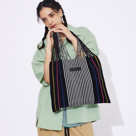 [^ԁF04509854600]NtgJCCAnbNobOׁIl̎ňJɍĂnhChobÓALVR̐ZׂŐDĐ삵`H|i̐DgpB`FbNXgCvȂǁAIȕǂdオɁBA4TCY[\傫߃TCYłɂœKłB͓IBMtgɂ߂̕iłBR[fBl[gɒ悢ANZgĂobOłBhȈۂłlۂzFȂ̂Ŏ₷΂łBӎEnhChł̂ŃTCYɌ̍኱܂BEJEԂȂǂňڐ̉\܂̂őgݍ킹ɂ͏\ӉBE`H|̐@ɂnh͎dɂdlƂȂĂ܂BEgppxɉĂ܂ɎĂꍇ܂B̏ꍇ͋߂̎ɗ܂uʌсvĒ܂l肢v܂BE{̂̓ɓ_݂lbviʁĵ悤Ȃ̂͐Ywisǂł͂܂ByMOON BIRD/[o[hzMoon Bird͌ɏƂ炳AÂȖRɔԓn蒹̂悤ɁAgRŗVѐSl̃X^COhāBgFreeLoveHappinesshRZvgƂALVRYɓ^E][guhłBlXȐFW߂Ȃ悤ȁAYő@ׂȕ҂݃obOWJĂ܂B