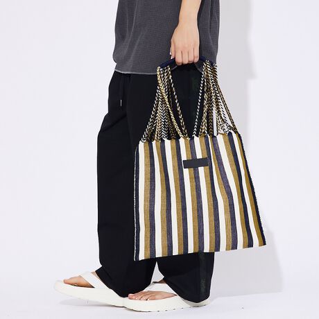 [^ԁF04509854600]NtgJCCAnbNobOׁIl̎ňJɍĂnhChobÓALVR̐ZׂŐDĐ삵`H|i̐DgpB`FbNXgCvȂǁAIȕǂdオɁBA4TCY[\傫߃TCYłɂœKłB͓IBMtgɂ߂̕iłBR[fBl[gɒ悢ANZgĂobOłBhȈۂłlۂzFȂ̂Ŏ₷΂łBӎEnhChł̂ŃTCYɌ̍኱܂BEJEԂȂǂňڐ̉\܂̂őgݍ킹ɂ͏\ӉBE`H|̐@ɂnh͎dɂdlƂȂĂ܂BEgppxɉĂ܂ɎĂꍇ܂B̏ꍇ͋߂̎ɗ܂uʌсvĒ܂l肢v܂BE{̂̓ɓ_݂lbviʁĵ悤Ȃ̂͐Ywisǂł͂܂ByMOON BIRD/[o[hzMoon Bird͌ɏƂ炳AÂȖRɔԓn蒹̂悤ɁAgRŗVѐSl̃X^COhāBgFreeLoveHappinesshRZvgƂALVRYɓ^E][guhłBlXȐFW߂Ȃ悤ȁAYő@ׂȕ҂݃obOWJĂ܂B