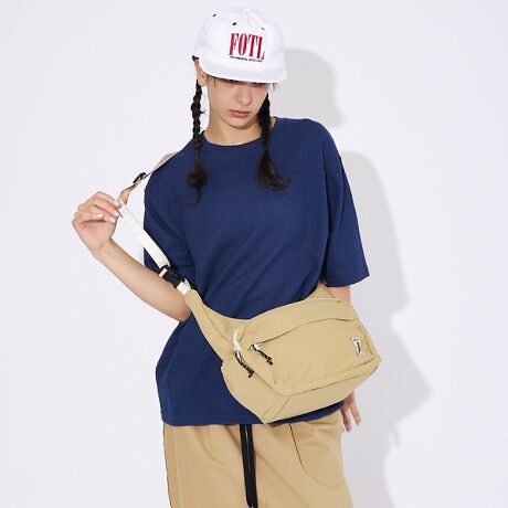 [^ԁF04509854034]g̗ǂOɒučꂽ[͂Ղ̃V_[obOBobNpbN̓gD[}b`Ȃĉוʂ̎ɍœKȃTCYA|PbgAăo[vCX̒ԃV_[|PbgǉAg₷Ȃăj[ABAEg|Pbg5V_[obOBՂ[͂C|Pbg~1Atg|Pbg2|PbgdlAVǉTCh|Pbg~2eʁF10LCt@Xi[͎Ô悤ȃVGbgɂȂĂKoƊJdlȂ̂ŉו̏oꂪ₷݌vɂȂĂ܂Bt@Xi[̓_uXC_[dlȂ̂Ō|ɂăt@Xi[ʒug₷ꏊɉω\Btg|Pbg蒠IPADȂǂ[\ȃTCYBtg|PbgANZT[[L[`F[tTCh|Pbgj[Aɂ{̗TChɒǉꂽI[v|PbgBJ͐Lk̂SĂAybg{gPȂǂ[ČŒ肷Ă܂BDJtFL[z_[ʔ̃EHbgAȂǂOt\ɂ܂BE\ȃV_[Xgbvɂ2WAYωBV_[Xgbv͎O\ŁA[̃obN~߂邱Ƃł̂ŃnhobOƂĂobOCobOA]Ԃ̃nhɒʂƃV[ɉđprɎgp\BnFyʝ|GXeyCOBMASTER/Ru}X^[zRu}X^[́A1971NɃCMXŐ܂ꂽAW[uhBuh̃[cł1970ÑCMX̃AEghAV[ɒʂAgȃGbZXRu}X^[Ǝ̃W[X^CāB[RZvgɁuJWAȋ@\vfAW[KɂACeWJĂ܂BRu}X^[1970NɃCMXŐ܂ACOB BEAR̃N}̃}[NňĂAEghAuhłBA~t[tiCfނ́uGEMPACKvn߁AgAEghAKɂhlXȃACeWJĂ܂Bꂩ甼IAłuh̃[c؂ɂA CtX^CɊYlXȃACeWJĂ܂B