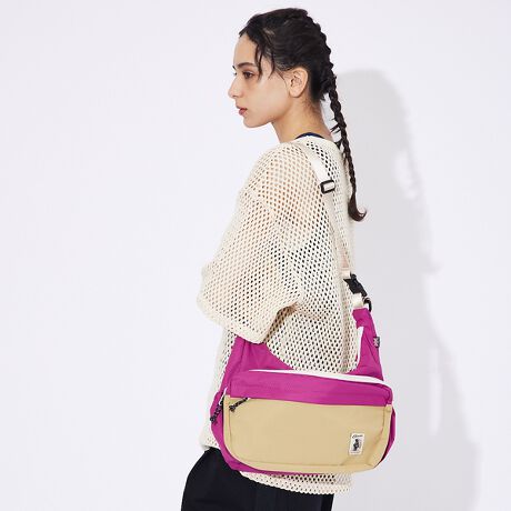 [^ԁF04509854034]g̗ǂOɒučꂽ[͂Ղ̃V_[obOBobNpbN̓gD[}b`Ȃĉוʂ̎ɍœKȃTCYA|PbgAăo[vCX̒ԃV_[|PbgǉAg₷Ȃăj[ABAEg|Pbg5V_[obOBՂ[͂C|Pbg~1Atg|Pbg2|PbgdlAVǉTCh|Pbg~2eʁF10LCt@Xi[͎Ô悤ȃVGbgɂȂĂKoƊJdlȂ̂ŉו̏oꂪ₷݌vɂȂĂ܂Bt@Xi[̓_uXC_[dlȂ̂Ō|ɂăt@Xi[ʒug₷ꏊɉω\Btg|Pbg蒠IPADȂǂ[\ȃTCYBtg|PbgANZT[[L[`F[tTCh|Pbgj[Aɂ{̗TChɒǉꂽI[v|PbgBJ͐Lk̂SĂAybg{gPȂǂ[ČŒ肷Ă܂BDJtFL[z_[ʔ̃EHbgAȂǂOt\ɂ܂BE\ȃV_[Xgbvɂ2WAYωBV_[Xgbv͎O\ŁA[̃obN~߂邱Ƃł̂ŃnhobOƂĂobOCobOA]Ԃ̃nhɒʂƃV[ɉđprɎgp\BnFyʝ|GXeyCOBMASTER/Ru}X^[zRu}X^[́A1971NɃCMXŐ܂ꂽAW[uhBuh̃[cł1970ÑCMX̃AEghAV[ɒʂAgȃGbZXRu}X^[Ǝ̃W[X^CāB[RZvgɁuJWAȋ@\vfAW[KɂACeWJĂ܂BRu}X^[1970NɃCMXŐ܂ACOB BEAR̃N}̃}[NňĂAEghAuhłBA~t[tiCfނ́uGEMPACKvn߁AgAEghAKɂhlXȃACeWJĂ܂Bꂩ甼IAłuh̃[c؂ɂA CtX^CɊYlXȃACeWJĂ܂B