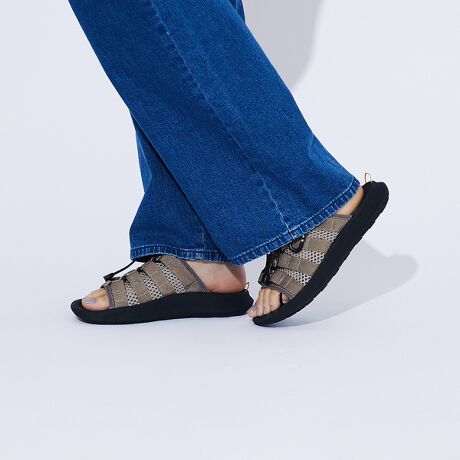 [^ԁF04509855010]MODEL:PACKABLEgDtbNw镔𐷂オ`ɂ邱ƂŎwT_𑨂₷ȂAsɂtBbg܂BA[`T|[g݌v̌`ɗDtBbg闧̓IȃfUCBA[`xAɂ鈳͂ϓɕUĂ܂Bos[\[THE BUMPY SOLEEΏ̂̓ʉ\[s^bƂ͂܂ċCAVõJo[T_Bu΂vu^тɂvȂǂȂǁAJo[T_́gƏh ƂƂɃs^bƂ͂܂AVJo[T_uhłBԂ̓́AfR{RAEg\[Bdˍ킷ƂŃYɂARpNgɂ܂Ƃ߂邱Ƃł܂Bo蒆d˂T_𑩂˂@\* tĂ̂ŁAKȗSnǂłCyɎ^ԂƂł܂B