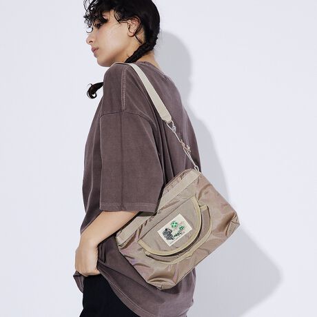 [^ԁF04509854328]yʂŎg肪ǂAV_[obOB|[`ƂĂTuobOƂĂtgɃtbvt|PbgtĂÂɍœKłBwʂɂ̓|Pbg2ĂAX}[gtH悭gp̂̂Ɂyiڍׁztgtbv|Pbgi}WbNe[vtjwʁ|Pbg~2yJzt@Xi[y@\zyʒ\V_[kṽ[v~߂ɂăV_[xg̒߉\Byfށz{̑fނ́AAEghApił͒]̂400DpbNNXgpB[v~߂́AkvłBoNωŃAFɕϐFĂ܂BgpĂ郍[v́AAEghAKi̗\̌CRɎgpvȃiC[vgpĂ܂BӁ̏iɂ́AH{Ă܂BXv[gpB@ہAVRv́AxW̎gpɂAFV~A̕ωNꍇ܂̂łӂBVRv́AJɔGꂽꍇ▀CɂĐFꍇ܂̂łӂBySANPAK/TpbNz1960NAJŃiC̓̐VfނobOɎgpĂ܂BSANPAK̓AJƃJi_̊ƌɃAEghApiobNpbNJČRɃobOAhexgAbNTbNȂǂSANPAKƋJ܂BSANPAKWALKABOUTSANPAKCOɗAoẴx̂܂܂2017N60Nȏ̗jƕiAē͋̕Cy݂܂B