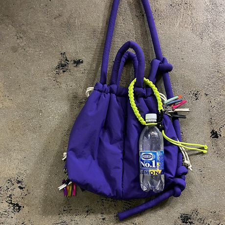 [^ԁF04509853000]yfށEFɂāzْfɂĖ͗l̔zuʐ^ƈقȂ鏤i܂Bi摜Ǝł̓j^[yщ摜\̊֌WőFɈႢ܂̂ŗ\߂Bv̐n͌oN򉻂܂BߏȖCAԂłgp܂Ƒ̈ߗނւ̐FڂAFꍇ܂Bycheek/`[NzɃ`[N̂悤ȑN₩Ń|WeBuȃGlM[BJ[pbgg悤ȃJtȃfUCŖ̂ƂuԂʂȂ̂ɁBcheek ̏iɂ͊ɔzčꂽfނgpĂ܂BEGRSiiGlobal Recycle Standardjꂽpybg{gĎă|GXe@ێƂčĐngpBVg킸̂ƂĊp鎖Aւ̔zƊCmvX`bNS~̍팸ɂȂ܂BECPSCKiiҐiSψjSKiNAt[̍vngpĂ܂BpȂǂ̗RnJȂǂɂĉ͐CmAɂ͐ԌnƂƂɁAHƂĐlԂɎ荞܂~ςĂ܂Bt[̏igp鎖ɂyECmĺEւׂ̕yA␶ԌnȂlɗLQւ̎g݂Ă܂BTCNnSNAfނgpA\Ȗ邭Dׂ̈̕ڎwĂ܂B