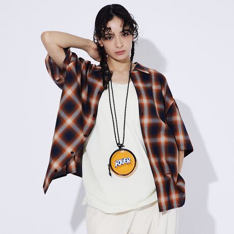 [^ԁF04500054301]PVCȂ̂ŐVтȂǃANeBuȃV[ł􂿂傱ƂoAobN̒ɓĂǂA񂩂Ԃ牺ĂǂhdlȂ̂ŁAȂǂ̃ANeBuȃV[łtgɂ̓uhS̃vgAR[f͋̕Cɍ킹Ďgp\Bꂩ̋Gߊ􂷂鎖@ԈႢȂłBR[fBl[gɍ킹Ċy߂܂ByPOLeRƂ́z2011NɃAJ(|[gh/IS)ŃX^[gPoler Camping Stuff(|[[ LsO X^bt)BfBN^[̓tHgOt@[Benji Wanger ƉfNG[^[Khama Vella2lBT[tBXP[gAXm[{[hlX悤ȃCtX^CgbvtB[hobN󂯂ACeWJBނ炪l̂́uߍȊł̃AEghAvł͂ȂAuyLvv̂悤ȃoCuX(͋CAm)Bx[VbNVvłȂVѐŜ(poler)ɒڂW܂Ă܂B