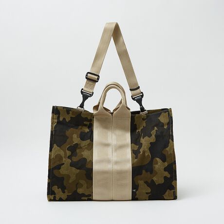 [^ԁF71509861002]pIɃ[XĂg70mme[vhgp̂fUC̃g[g̓ołBtgɔzuꂽnh70mm̋ɑ̃xggp邱ƂŃfUC̃ANZgɂĂ܂BfUCłȂA̋ɑe[vcނ̖͂ĂAxQłB܂eĂ̂ŁAJWAȕ͋CAꂢ킹ĂfUCƂ܂BVvłȂVDuffle@2way g[g{XgobOBƂRbgfނgpAe[vƂ̐▭ȔzFŏdȂȂ͋C͓IłBIȃe[v̎gfUC߁A@\Ɣ𗼗Ă܂BjZbNXȃfUCȂ̂ŁAǂȃX^Cɂ킹₷AjE킸gACełBɂ͍RېngpAIWiS̗n肰ȂANZgB\ȃV_[xgŁAX^Cɍ킹ĎgAigɂ҂̃g[gV_[łBTCYႢiԁF71509861001 ubN fFH180 B93 W76 H94 pTCYFF