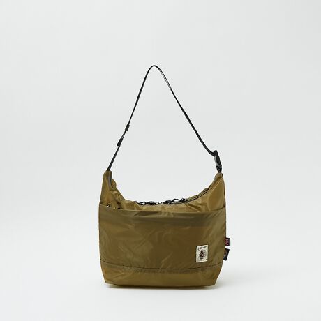 [^ԁF04509854020]oiiV_[2܂قǑ傫V_[obOB[ɗDÂɃtBbg`Ȃ̂Ŏg蔲Q̃V_[obOłBJ͎~Wbp[gph߂Ă܂ByCOBMASTER/Ru}X^[zRu}X^[́A1971NɃCMXŐ܂ꂽAW[uhBuh̃[cł1970ÑCMX̃AEghAV[ɒʂAgȃGbZXRu}X^[Ǝ̃W[X^CāB[RZvgɁuJWAȋ@\vfAW[KɂACeWJĂ܂BRu}X^[1970NɃCMXŐ܂ACOB BEAR̃N}̃}[NňĂAEghAuhłBA~t[tiCfނ́uGEMPACKvn߁AgAEghAKɂhlXȃACeWJĂ܂Bꂩ甼IAłuh̃[c؂ɂA CtX^CɊYlXȃACeWJĂ܂B