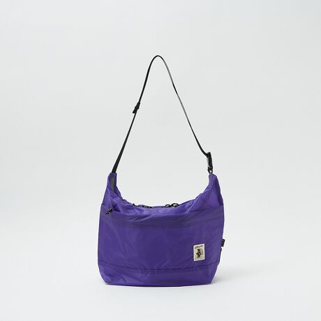 [^ԁF04509854020]oiiV_[2܂قǑ傫V_[obOB[ɗDÂɃtBbg`Ȃ̂Ŏg蔲Q̃V_[obOłBJ͎~Wbp[gph߂Ă܂ByCOBMASTER/Ru}X^[zRu}X^[́A1971NɃCMXŐ܂ꂽAW[uhBuh̃[cł1970ÑCMX̃AEghAV[ɒʂAgȃGbZXRu}X^[Ǝ̃W[X^CāB[RZvgɁuJWAȋ@\vfAW[KɂACeWJĂ܂BRu}X^[1970NɃCMXŐ܂ACOB BEAR̃N}̃}[NňĂAEghAuhłBA~t[tiCfނ́uGEMPACKvn߁AgAEghAKɂhlXȃACeWJĂ܂Bꂩ甼IAłuh̃[c؂ɂA CtX^CɊYlXȃACeWJĂ܂B