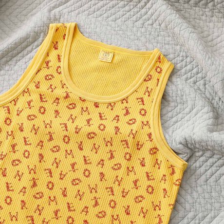 [^ԁF04509820020]btngԂ̃^NgbvAsOgH{ÒeCXgȐV샂foBSvgU΂߂CpNĝfUĆAd˒ɉĈꖇ̒pł݊𔭊ByJEMORGAN LONG JOHNS/WF[C[[KOW[Yz1945NɃyVojABŏȒ̖DHƂĐݗBX^[g̓AEghAp̃Ci[ƂĒpAۓIȃX|[c`[ČR̃Ci[ƂĂ̗p܂B90Nɓƃt@bVACeƂĈʓIɒpAuT[}ƌJEMORGANvƌقǐEIɂ̃uh͐ZĂ܂BۉE LkE G̗ǂȂǍōĩT[}EFAƂčLmA݃pbNTłȂAJJWAx[XƂACe𕝍LWJĂ܂B