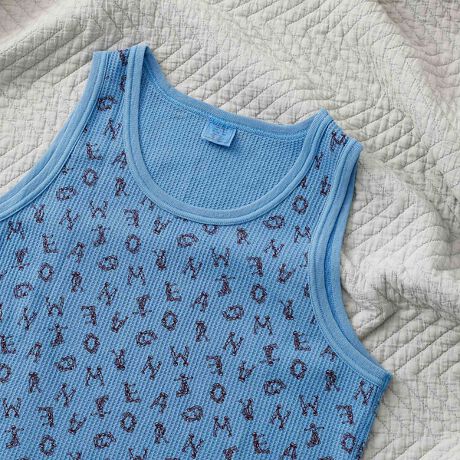 [^ԁF04509820020]btngԂ̃^NgbvAsOgH{ÒeCXgȐV샂foBSvgU΂߂CpNĝfUĆAd˒ɉĈꖇ̒pł݊𔭊ByJEMORGAN LONG JOHNS/WF[C[[KOW[Yz1945NɃyVojABŏȒ̖DHƂĐݗBX^[g̓AEghAp̃Ci[ƂĒpAۓIȃX|[c`[ČR̃Ci[ƂĂ̗p܂B90Nɓƃt@bVACeƂĈʓIɒpAuT[}ƌJEMORGANvƌقǐEIɂ̃uh͐ZĂ܂BۉE LkE G̗ǂȂǍōĩT[}EFAƂčLmA݃pbNTłȂAJJWAx[XƂACe𕝍LWJĂ܂B