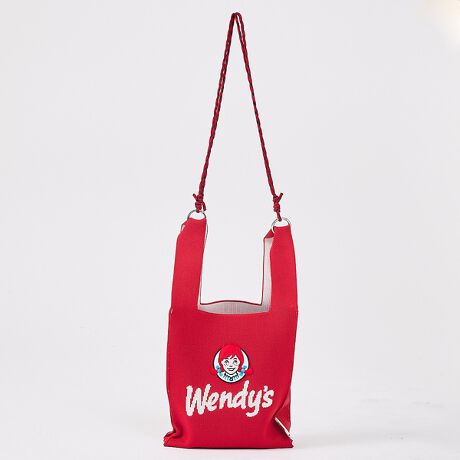 [^ԁF04509854049]Wendy'sSfUC҂݃obOBʂɂSfUCAʂŊy߂܂BR͒\ŎOł̂ŁAnhobOƂĂ2WAYłg܂BJWAȈۂɁBʂɂSfUCAʂŊy߂܂B̂₿Ƃo|ɂƂĂ֗łIR[fBl[g̃ANZgɂȂ̂ꂵ|CgB|̂ŁA^тɂ肪󂢂ĕ֗BR͒\B܂Oł̂ŁAV_[obOAnhobOƂ2WAYłg܂BWF_[XŎĝŁA؂Ȑlւ̂Ƃv[gAp[gi[₨FBƂXXłByFRUIT OF THE LOOM/t[c Iu U [zAJEP^bL[Bɖ{nuAA_[EFAEvgpTVcsTOPuhƂĂ̒nʂmĂ160Nȏ̗jEL̃x[VbNAp/A_[EFA[J[BłvgTVc̃{fBA_[EFÃuhƂčLmnĂATVcA_[EFAȊOɂAJ鏤i𕝍LWJĂ܂BgLOOMhƂ́uD@v̈ӖAuD@̌ABvƂӖuhɂ͍߂Ă܂ByWendy's/EFfB[YzAJOőnƂAno[K[𒆐SƂt@[Xgt[hAt@XgJWA`F[B1969NɈꍆX\A݂͐E26ɓX܂WJĂBWendy's̏ےIȃS͐Ԗт̏̎qBNmĂX^CbVŉ炵S͐E爤Ă܂BߔNlXȃWŃR{ACeObYWJĂB