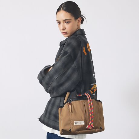 [^ԁF04509854329]CRo[gg8mm[vŊJfUCnhobOBe[v̒ς΃V_[obOƂĂg܂BƂnȂ̂ŉוȂĂ^ꂵɂAtg|Pbg̗̊ƃTCh|Pbg̃pCsOANZgIA5TCY傫ƍL߂̃}`500mlybg{gAzAgѓdbNN[\łByWILDERNESS EXPERIENCE/EB_lXGNXyGXzWILDERNESS EXPERIENCE(EB_lXGNXyGX) obNpbN1973NAJAJtHjÃ`bc[XŎn܂܂BnƎ҂̃WEgX̓AEghAMAJtɃLAς݁AEsr̗߂̃ObOƌZŃAEghApi̐JnB̃ObǑoɊJn߂ƂɂȂŁuWILDERNESS EXPERIENCEvȓ̌Ɩt܂B̌EB_lX̓AEghAt[N𒆐SɍLx𓾂āA{ł̃obNpbNyɂ傫v܂BČ݂͍iǋAׂē{ŐĂ܂B