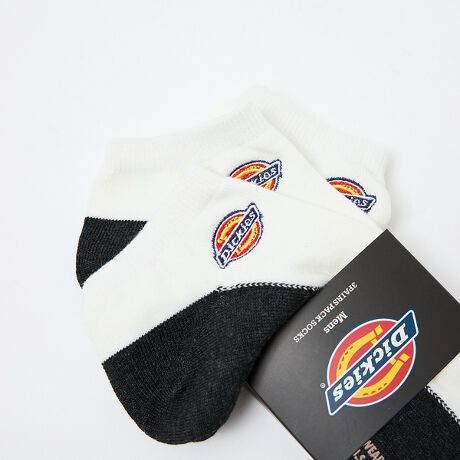 [^ԁF04509873001]G肪悭A\tgȑfނgpĂ邽߁AKȗSnsɍEȂVvȃfUCŁAJWAȃrWlXV[AfC[[XAX|[cV[܂ŕLp܂ByDICKIES/fBbL[Yz1922NAeLTXBtH[g[XC.N.EBA\E.E.fBbL[ݗ[NuhufBbL[YvOg̖XqЂJҌEFAJnA1923NKHAKI[Npč^܂B񎟑풆ɂ͕ėR̐Ai]܂BAƒvAeLTX̐ΖJ҂̊ԂŐlCgBނ炪ŒpƂŁAfBbL[Y͐EIȃuhւƐ܂B1967Nɂ́A݂Ԃ́u874vaB1980Nȍ~At@bVƂĂڂA90ÑXg[gu[ŃXP[^[A[eBXgɎx܂Bł͍ƒłȂAEňuhƂȂĂ܂B