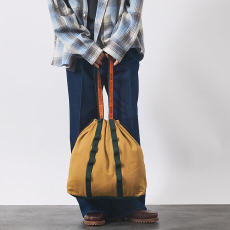 [^ԁF04510054301]V[YԂCANVAS TOTE BAGfC[ɕ֗ȃTCYŌO͉ו̂ڂꗎhВ^CvB2ʐ̂fUCŎŌω܂BTOP̕Ry߂Čy₩Ƀtɂ̂Rƒ߂ăRƉ̂łBnh̎WEEKEND(ER)&co.̃SƃbZ[WfUCĂ܂B{̂܂ŐL΂nhe[v̏ɃEGrOe[vtJriȂǂ|dlɂĂ܂Bi􂢂{ƂŃRbgL̓KxȃGCWOfUCɂȂĂ܂ByWEEKEND(ER)&CO./EB[NG_[zgqgERgEmʂĐEɊL悤h𗝔OɌfƂŁA̒̃AEghAuhƂāAEB[NG_[𗧂グ܂B>pIȃACe^E[XՂfUC܂ŁALfUC̃ACeWJĂ܂B