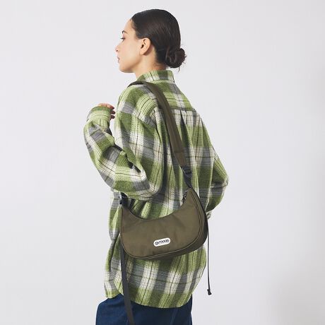 [^ԁF04510054400]yOUTDOOR PRODUCTSzAEghAV[ɂ劈ȃ~jV_[oIyȃTCYȂ̂ŁAƂo◷s̃TuobOɂ҂聝jZbNXŎgfUCȂ̂ŁAJbvFBƂ̃VFA߂łByKEYWORDz#AEghA#BAG#V_[obOnCuhv`vł͂ȂASnǂByPOINTzEV_[̕ŔAԃobNpbNƓ悤ɖȓłBE|E΂߂ǂ\łBERpNgȂו܂B@X}[gtH⏬̎[ɍœKEg߂ȏ[ł~jV_[EFR[fBl[gɂ킹₷łySTYLINGzETVcƃfj̃JWAX^Cɍ킹āAȂꊴvXEs[XXJ[gƍ킹āAÐhMIXR[fyOUTDOOR PRODUCTS / AEghAv_Ncz1973NAAJC݃T[XɂăAgV[Z킪nƂAEghAuhB݂ł̓obOɉAJWAEFAAA_[EFAAV[YAvAXe[Vi[Ȃǂ̓pi𕝍LWJ郉CtX^CuhƂāAE60JȏňĂ܂B