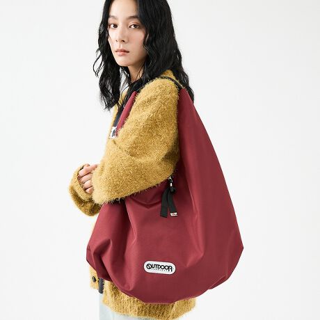 [^ԁF04510054405]yOUTDOOR PRODUCTSz^E[Xő劈ȃV_[g[goI|莝܂Ŗ\fUCg[gBA4TCYۂו܂BjZbNXŎgfUCȂ̂ŁAJbvFBƂ̃VFA߂łByPOINTzEyʂ\tgŔG̗ǂRbgCNȑfނ̗pʂł͂ȂSL{[õVGbgEʂɂZIPt̃|Pbgꂵ|CgEX^CÕANZgɂQłBJ[Ԃ̃ubNAO[@ANZgŃbhAVo[Ă܂Big₨o͂AsAEghAAʋ΁Eʊwɂg܂BVvȃfUCȂ̂ŁAJWASʂɂ͂A[NX^CXg[gnt@bVȂǕL킹܂BjZbNXŎgpł̂ŁAv[gEMtgɂ߁IyOUTDOOR PRODUCTS / AEghAv_Ncz1973NAAJC݃T[XɂăAgV[Z킪nƂAEghAuhB݂ł̓obOɉAJWAEFAAA_[EFAAV[YAvAXe[Vi[Ȃǂ̓pi𕝍LWJ郉CtX^CuhƂāAE60JȏňĂ܂B