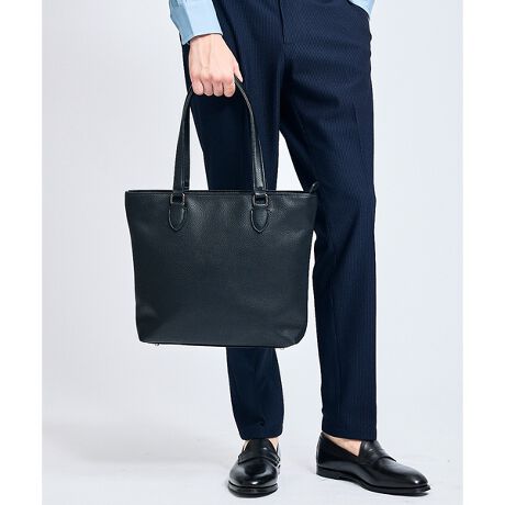 [^ԁF00026061007]eɕ₷AɃtBbgX}[gȃTCYBi̎^ԉוȂ߂ȕɂXXg[gobOłBV{U[̍ŁArWlXJWA܂ŕLV[Ŋ􂵂܂ByfށzU[Ȃł͂̂Ȃ₩PUU[̈₷˔vɁAV{̌^邱Ƃōo܂B肵Ă邤ɌyAԂĝɂKĂ܂BƁÂfނ͍̂錩ڂɁBV{v͂ƂЂڗɂ̂|CgłByfUCzɗ͗}A~j}ȈۂɂȂ悤ɃfUCꂽg[gobOłBU[̃V{܂āAꂵȂAJWÂ錩lC̃|CgłBuhl[fl[^O|CgfUCɁB13C`̃m[gPCA4TCY͂[łAfC[Ɏg₷ACeBVvȃfUĈ߁AjZbNXłg܂ByXybNzEJcS̓Vt@Xi[dlEc17cm̃t@Xi[t|Pbg~1Ap̃I[v|Pbg~2E4ɒeEɃtBbg₷tbgȎ聦Be摜́A̓ŐFقȂČꍇ܂Bi̐F͑fޏڍ׉摜QƂByfރV[YzNb`obOtg[gobO(iԁF00026061002)܂BV{U[bN(iԁF00026061004)܂BX}[gTCỸbN(iԁF00026061008)܂Bc^g[gobO(iԁF00026061003)܂B{fBobO(iԁF00026061005)܂BlCr[ fFH185 B85 W69 H86 pTCYFFubN fFH185 B88 W76 H88 pTCYFF