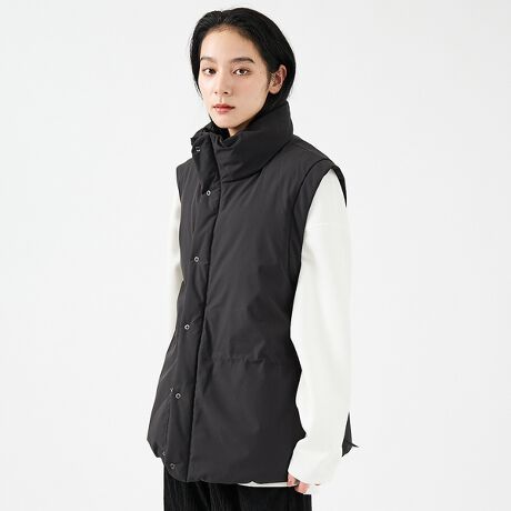 [^ԁF04519830500]㝛Lk̂ECOȋ@\fނ\nɍ̗p邱ƂŃXgXt[ɎdオĂ܂B\n̗ɂ͖hV[g\ĂAʂg͔QłIt@Co[_Eɂ̓IE~PṼ\[[^b`̗pĂ܂BԊOɂOł͒gȂAł͏Ȃ߂ȂKǋ܂BVGbg͂߂ŁAp[J[̏ォp₷fUCɎdグ܂B̃e[}łMILITARYVINTAGE̗vfƂāAMA-1̂悤ȗnzF EGXg␞ɃR[h邱ƂŁA낢ȃVGbgy߂1ɂȂĂ܂ByFORTUNA/tHgDizuhɂ̗pfފJZpDZpnCNIeBȑl̃JWAEFAāBsȂAՓIȔJ`[𔭐MB