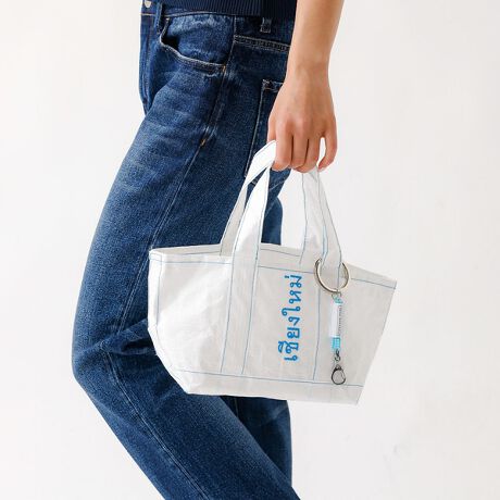 [^ԁF04509854100]^CŔpꂽ܂AbvTCNAfC[Ɏg₷fUCꂽBAGBNVbƊۂ߂ďނƂł̂ŁA^тƂĂȒPBp̃GRobOƂă^E[XgAAEghAŃLvACT[tBȂǐɋfނgpĂ邽߃ANeBuȃV[ɂ߂łBꂵTHAILAND MADE`[tBSR[hȂ̂ŃL[z_[ƂĂAĂłB 30^ 27^}` 12yTHAILAND MADE^^Ch Chz^C̍H[ňAbvTCNămsĂuhBg[TreB[𖾊mɂAlXȂ̂̂ւƏz邱ƂڎwĂuhł