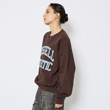 [^ԁF04510020007]90s̃SOtBbNڂ1B{fBƃS̔zFLb`[Ŏ̒fXEFbgłB_炩Sn̗ǂȑfނŃfC[gɃsb^Bǂȃ{gXƂǂJWADK̃ACełBA[`̃l[by\荇킹AbvPdlŁAVvȂt@bVÂfUCɁBfjɍ킹90sCNȃR[fBl[g߂łI킹ACeI΂ȂA񂵗͔Q̃ACełBR[fBl[gJWÃACeƑQfj`mpƍ킹ăVvɒȂAI[o[TCY`CXāA蒅̂I̓Xj[J[߂łB߂̃{gXƍ킹āA`R[fɂI̓̋CɂăWbvJ邱Ƃŕ͋Cς܂BJWAEFAAX|[cV[AAEghA⃋[EFAƂĂ͂AjZbNXŒ񂵂ł閜\ACełByRUSSELL ATHLETIC/bZ AX`bNz1902NAAJAAo}B@ALT_[EVeBŁAxW~EbZɂăX^[gbZB1920N㏉ɐEŎn߂ăXEFbgVč^A1938Nɂ͐Ẽo[vgJBĩ݂AJEo[vǧ^ǰA̋ZpgđSẴXN[AJbW̃jtH[AeZ̃ubNXgAɊwZ̖OASXEFbgVc𕁋yB1980`90Nɂ̓AJ̃vX|[ciNFLEMLBjȂǂƃTvC[_сAbŹuRv}[NiC[OERjSĂɍtB