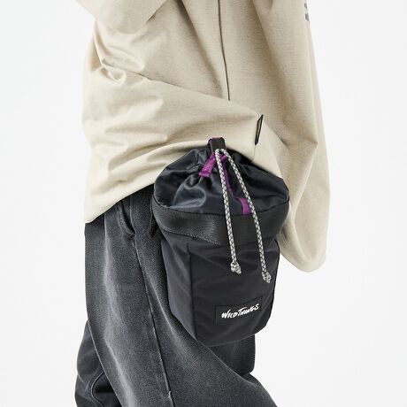 [^ԁF04510054007]JeDꂽhƝ˔DELFYfނgp`[NobNBEwʂɃ|Pbg𑕔ĂA⏬ȒPɎ[ł܂BEВ̊Jɂ͊J₷R[hbN̗pByWILD THINGSiChVOXjz1981NAoRƂ̃WE{[`[hƃ}[EjGɂĐݗꂽAEghAuhuWILD THINGSvB@\IłȂꂽfUC̐íAvoRƂt@bVyމ̐lXɂ܂ōLxĂ܂BߔNł̓AJRCɈߗސi[ȂǁAVȎтƐMςݏグĂ܂Bxgi