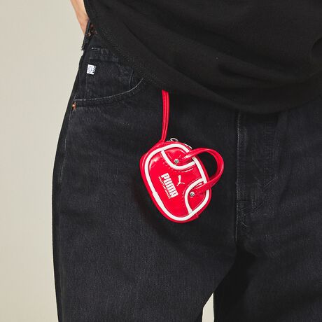 [^ԁF04510078006]̖삪ÂЂTCYŕI1976NPUMAAX[gpĂObvobOA~jobÕL[`F[ƂčČ܂BƂgȃtHƃRgXgpCsOAobOxg[vɕt邾ŃX^C̃ANZgɁBt@Xi[tC|Pbgɂ́ARCEbvECzȂǂ̏[\BuL[OvƂĂAug~j|[`vƂĂy߂AjZbNXΉ̖\ACełBTCYF 4.5cm ~ 6cmie 0.2LjJ[FPUMA BLACK / Glacial Gray-PUMA Black / For All Time Redij / Sweet PinkijfށFvʁFY / fB[X / jZbNXprFL[O / RCP[X / ~j|[` / obO`[J[WJPUMA BLACK̃ubŃAǂȃR[fɂ}b`Bmg[ł܂Ƃ߂ΉIȃ[hɁBGlacial GrayWO[ɃubÑCfAl̔J[BJWAɂLC߂ɂOKBFor All Time RedijDNȃbhBVvR[f̍Fɂ΁ACɍCBSweet Pinkij炩ȃsNƏi𗼗BtF~jR[f̃ANZgAtĂ̍Fɂ҂ByPUMA/v[}z1948NɃhCcŒaEIX|[cuhBvVIȃeNmW[ƐꂽfUCZAX|[cEFAXj[J[AANZT[܂ŕLWJĂ܂BTbJ[AjOAg[jOA[^[X|[cȂǑʂȕŃgbvAX[gT|[gAt@bVV[Ƃ̃R{[V{B̃ACRjbNȃSƓƎ̃X^ĆAXg[gX|[c܂ŐEňĂ܂B