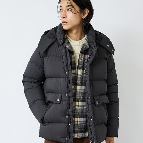 [^ԁF04519830001]Xeb`X݌v~eʃ|Pbgŋ@\ƃ~j}𗼗BPyrenex ̉IŐꂽfUC̃_Ep[J[B炩ȃVGbgBE傫߂̃tbv|PbgڂApƃfUC𗼗A[oX^CBEyʂȂ獂ۉւAt`_bN_EgpiPyrenex ʎdljBE_炩Xgb`̂VFfނŁAĝɎRɂȂ݂W܂B R[fBl[gJWAhFChfjƌjbgɃXj[J[킹邾ŁAȂꂽsX^CBXg[ghFJ[Spcƃo[XEB[unXEFbgŃtɒ̂BVvhFubNXbNX{^[glbNjbgŁAmg[̃~j}R[fɁB~̒ʋ΂ɂaȂnވꒅłByPYRENEX / slbNXztX̃sl[R̘[TEZx(Saint-Sever)ɂāAт𐶎YЂ 1859 NɑnƂPYRENEX(slbNX)BTEZx̓tHAO̎YnƂĉBł͗LȒnŁAslbNXЂ͑nƓA HpƂďꂽ̖тpA|zc▍Ȃǂ̐Qނ̐Y𑱂Ă܂Bsl[R̘[ƂCۏň_bŃAsbLOꂽ_E͔ɍtBOp[Aۉ̍_E܂܂B1960NɃVtȂǂ̃Lvpi͂߂Ƃ{iIȃApi̐Yn߂slbNX́AOEM [J[ƂėlXȃuhƃ^bOg݁AẪmEnE~ςA1990NォuPYRENEXv̖uhX^[g܂B݂ł͎fUCi[Ƃ̃R{[Vv~ACWJAt@bVV[ӎioĂ܂Bp̒cXSݓXAZNgVbvɃR[i[WJȂǁAtX\_EuhւƑ傫WĂslbNX݂͌łє̔Q̐Y𑱂ĂAEIɂ͒т琻i܂łтĎЍHŐYĂ_Ȇ[J[łB `jWA