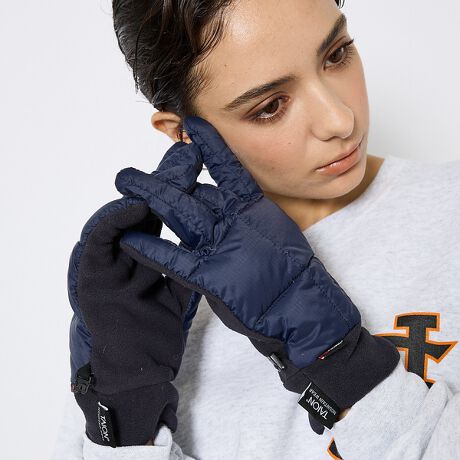 [^ԁF04510078700]POLARTEC?~900FP+_EgpۉQ̃_EO[ułByʂŕۉAXgb`ƃtBbg˂POLARTEC?t[XgpB_E͋CR܂ޏ㎿900FPȏ̃_E̗p܂BgSnǂg~Ɋ􂷂_EACełB܂OɃX}z\łBMtgɂIXXłBPOLARTEC?i|[ebNjƂ́AAJ̃|[ebNЂJE鍂@\eLX^CuhłBE400T̍x}CNbvXgbvngpĂ܂BE900FP{̏㎿ȃ_EgpĂ܂BiTAIONV[Yŏ㎿jElwɂ́AX}zΉngpĂ܂BEɂ́Aۉ̍POLARTEC??t[XngpĂ܂BjpłByTAION / ^CIzCi[_EEFAuh TAIONi^CIjBuh̗ŔẢTAIONBCi[_EEFA𐶊ɕKȁAg̉ێhEFAƂڂœWJڎwAiƉl̂hiǏ]܂B