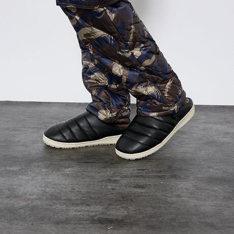 [^ԁF04510055203]TXeiufނgpSUBU̐VāBnɗDAɐSn悳BGRU[܂Ƃ~̒ԃT_B~ɑfŗT_ƂĐlCW߂ySUBU/XuzAɔzuRe:ECO LEATHERiEGRU[jvoBAbp[ɂ̓TCNR̃GRU[gpAׂyȂAiȎƍ˔Ă܂B͋NщH̃CjOőŜݍ݁A_Ê悤ȂӂӂB4w\̃C\[ՌzAԗĂKBTXeiuȎ_Ƌ@\𗼗ꑫ́AAEghA^E[XA[V[YƂĂ􂵂܂BJ[WJEBLACKiubNjEIVORYiAC{[jVbNŎg₷J[OɁAGRU[̎f郉CibvBƂ̂߁A\bNXƍ킹ĂKɒp\łBR[fBl[gEE[R[gjbgƍ킹āAl̃bNXX^CɁBEAEghAX^Cɉ邱ƂŁAgƏivXBEGVJȃCtX^CӎMtgɂ߁BfށEgAbp[FTCN GRU[iPUjnF|GXeiNёfށj\[FSySUBU / XuzuɁAӂƃT_ȂBvȑza{̃uhB_Ê悤ȒgƐSn悳ȂAVvŋ@\IȃfUCŐlCW߂Ă܂BߔN̓TXeiufނꂽACeWJAAEghA^E܂ŕLV[ɑΉĂ܂B#SUBU #Xu #ReECOLEATHER #GRU[T_ #TXeiut@bV #~pT_ #_ET_ #AEghA #^E[X #bNXV[Y