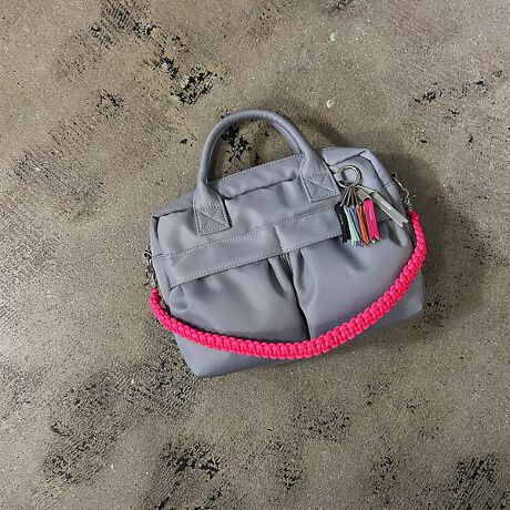 [^ԁF04519854002]ycheek / `[NzoꂵuW pocket 3way boston (C25008)vtgɔz_u|Pbg|Cg̃{XgobOłBnhAV_[A΂ߊ|3WAYdlŁAV[X^Cɍ킹y߂܂B}`̂{Xg^Ŏ[͂QBA4TCY^ubg܂TCÝAʋ΂ʊwɂœKłBVvȂ珗炵jAXJ[œWJAIIt킸LR[fBl[gɊ􂵂܂B~j}ȃtHɁA򊴂̂iCfށElIR[hf{XgobOBlIJ[̃R[hnhƁAcheek̃{`[悭GbWAl̑ɂ肰ȂY܂BRpNgȂ}`[Aڈȏ̎[́BJWA烂[h܂ŕL݁AŃX^CiłB̃V_[e[vŌ|ii|̃X^Cł3WAYdlBycheek / `[NzɃ`[N̂悤ȑN₩Ń|WeBuȃGlM[BJ[pbgg悤ȃJtȃfUCŖ̂ƂuԂʂȂ̂ɁBcheek ̏iɂ͊ɔzčꂽfނgpĂ܂B