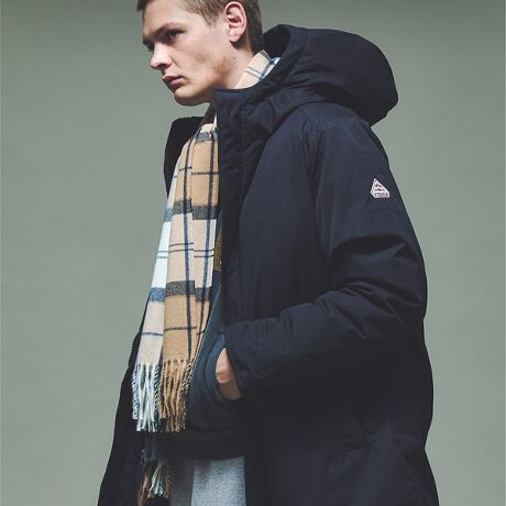 [^ԁF04519830012]IItpfƂĐlC𔎂uAkV[v̌pfƂĒau|[vB䗃dẴtgɁALgXeb`ꂽfUCŁA{[̂t[hłBX[cWPbg̏ォ璅ĂXgXȂ悤Ɍr̃p^[͗̓IɂA\ȒL[vĂ܂B\nɂ͍xɐDꂽ|GXeMoW̗pAyʂŃtĝ㎿ȃt`_bN_E[UĂ܂ByPYRENEX / slbNXztX̃sl[R̘[TEZx(Saint-Sever)ɂāAт𐶎YЂ 1859 NɑnƂPYRENEX(slbNX)BTEZx̓tHAO̎YnƂĉBł͗LȒnŁAslbNXЂ͑nƓA HpƂďꂽ̖тpA|zc▍Ȃǂ̐Qނ̐Y𑱂Ă܂Bsl[R̘[ƂCۏň_bŃAsbLOꂽ_E͔ɍtBOp[Aۉ̍_E܂܂B1960NɃVtȂǂ̃Lvpi͂߂Ƃ{iIȃApi̐Yn߂slbNX́AOEM [J[ƂėlXȃuhƃ^bOg݁AẪmEnE~ςA1990NォuPYRENEXv̖uhX^[g܂B݂ł͎fUCi[Ƃ̃R{[Vv~ACWJAt@bVV[ӎioĂ܂Bp̒cXSݓXAZNgVbvɃR[i[WJȂǁAtX\_EuhւƑ傫WĂslbNX݂͌łє̔Q̐Y𑱂ĂAEIɂ͒т琻i܂łтĎЍHŐYĂ_Ȇ[J[łB ubN fFH184 W70 H91 pTCYFM