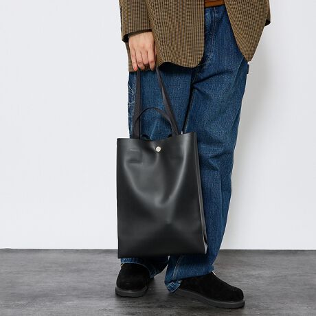 [^ԁF04510054152]܂Ƃŏ\璅z𓾂āÃCtX^Cɍč\zBmXeb`ŎdĂ~j}ȘȂ܂AîÂƐZ킹܂BJ[tU[̂悤ȃ}bgŏ㎿ȕ\ȂA͌yʂShB▀CɂfނŁA}ȉJ̓SłBA4TCY̏ނPCۂ܂eʂŁAʋ΂ړ̑ɂtBbgB肪₳߁AĝɎRƊYAוĂXgXȂ^ׂ܂BĐH\ȃGVJfނgpĂAւ̔zYꂸɁB@\Ǝl̔ӎɊYAÂȑ݊y݂BW260mm~H360mm~D120mm&nbsp;nh1F500mmnh2F240mm450gyTHE ART OF CARRYING/WA[gIuLOzIɃmsׂɂāgsς̔he[}2023NX^[gBƋȐ琶܂tHBIɑoX́A_łăNVJȘȂ܂BpIȊ_ACeĂ܂Bhthe art of carryingǵA^ѕƂӁBmƂĂł͂ȂAo⊴oʂē̂؂ɂĂ܂BubN fFH170 B86 W61 H90 pTCYFF