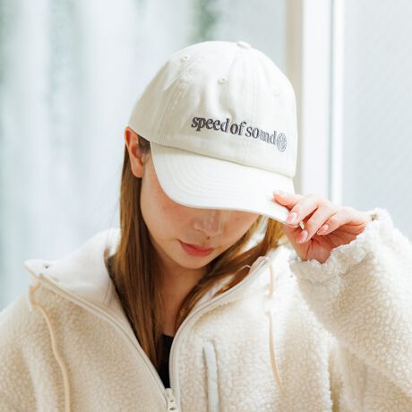 [^ԁF04510074505]VvȂۓIȃSڂJWALbvB_炩Ȃ̃{fBɁAN[ȃtHgŃbZ[W񂾃~j}fUĆAǂȃR[fBl[gɂ݂₷AgɍœKłByDeus Ex Machina/fEXGNX}LizeŃ}V[猻ꂽӖfEXEGNXE}LíA2006NɃI[XgAŒa܂BuhƂgɗ܂炸ɁA܂ɃJ`[̂̂ƌuhłBނ̊JIȃ}ChJ`[ւ̏M͐ẼJ`[ӎ̍lX𖣗Ăт܂BPɃnhrg̃JX^oCNp[c̔̂ł͂ȂANGCeBreBƂ̂邽߂ɃX^[g̃uh̓NẃAoCNAT[tBAXP[g{[ĥ݂悤ɌX̃}[PbgƂđ݂ȑÓASẴJ`[xɊyłĂыNĂ܂BȐlŁA}V[yސlXyNgǂȐlł󂯓BׂĂ󂯓邱ƁA{ł邱ƁAMIł邱 ? ̃VvŐȓ|uh𐢊EɌĂ΂̂łBނ͉]ARɉ鎞Ɂuv͂ȂƁBVhj[ɑXܖڂI[vĈȗAނ͓Ǝ̃t[o[𐢊Eɂ炵ĂBVhj[oALAA~mAēɁB