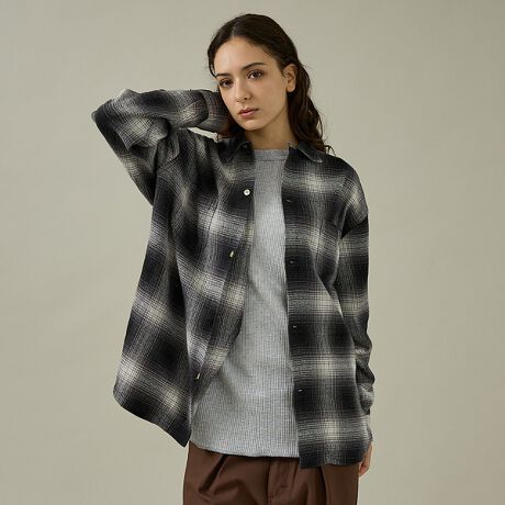 [^ԁF04519810401]1960NTOWNCRAFTVcƂɃAbvf[g܂BߔN^ENtg̃IuVc͌ÒsŃv~AȃACeƂĎ肴Ă܂BXLTCYx[XɑEEt̊px𒲐܂̗ǂ{bNXVGbgɎdグĂ܂B悢h[vŒSn悭oNωy߂܂BEԂȋ݂ƃEh`̋|Pbg̃fBe[ADvŒJȖDグłBEñIu`FbÑ͓A[JCux[Xɂ܂BEהԎŉAẽg[Ɠȕ\Č܂BE悢݂̃tlnBEtl\ʂ̔Nт͌oNωy߁AĜ悢SnEA[z[EEeȂǖD킹ׂĐD蕚DŎdĂ܂BEْf́A𒚔JɊmFgA݁A[NÂׂẴp[c̕AEăJbeBOByTOWNCRAFT/^ENtgzTOWNCRAFTi^ENtgj́A1940N1990Nɂă[lXgÃXgAuhƂċPjAÂǂAJےĂ܂B1990NɁA̗j͖܂ÃA[JCuCXs[V󂯁AVCAbvWJBB́AÒm̑f炵A[wсÃfUC\[XɂKŒSn̂悢m{TOWNCRAFTɃvr[Ă܂B