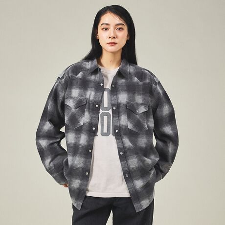 [^ԁF04510010601]AJEgfBVȋ㖼yPENDLETON / yhgzoꂷANVbNȃEGX^fBe[PENDLETOÑE[ZA𒴂ĈꖇBuhےIWi`FbNp^[WJAEGX^[Np[Xibv{^Ȃǖ{iIȃfBe[𓋍ځBAJBe[W̋C܂ƂȂÃVGbgɗƂ񂾈ꖇłBJWAhXCNȃWPbg킹܂ŕLX^CɑΉ\BTCY͂Ƃ̂AJtBbgB R[fBl[gEfjƍ킹AJWX^CEXbNXƍ킹ĉIȃEGX^~bNXEWPbg̃Ci[ɍ݁AANZgɁyPENDLETON / yhgz1863NɃAJEISBőnƁBiȃ@[WE[gpuPbgEGAWJAAJElCeBuJ`[AEghACtX^CƐ[тuhB̃ACRjbNȃ`FbŃAẼt@ɈĂ܂B#PENDLETON #yhg #WesternShirt #EGX^Vc #`FbNVc #E[Vc #AJW #Be[WubN_1 fFH168 B81 W60 H89 pTCYFL