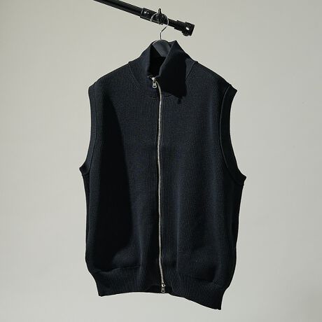 [^ԁF00513031000]l҂݂ƌĂ΂鉚ʂ̂ҒnX|[eB[Ȉۂ̃hCo[YjbgxXgBRbgƃ|GXeoX悭pčxɕ҂ނƂœKxȃn܂A̓IȃVGbgBRbg|GXex[XŁAȂ₩ŃhCȎGBI[V[Y􂷂ŁAƒł̐\łBNXȃhX̂鑕AJWAȃfjX^C܂Ŋ􂷂AlI΂Ȃ\jbgłB悢hbvV_[ƁA{NV[ȃVGbgAN[łƂۂɁB[J[iԁF52THKVS0305HZyTraditional Weatherwear / gfBVi EFU[EFAz1974NɃSR[gX^[gp}bLgbVЂ̃uhŁA݂̓AE^[EFA𒆐SɁAp̓`ƍ̋CRNV[XĂ܂B