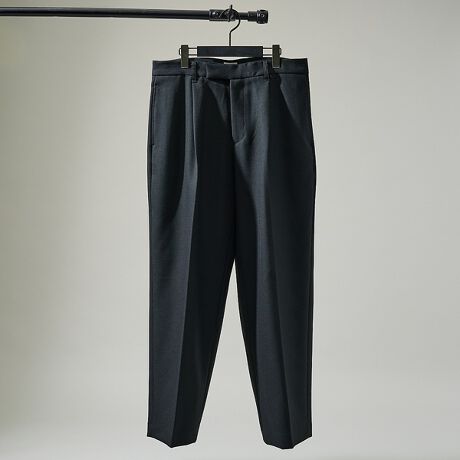 [^ԁF00513053000]uhlCNo.1̃jIXbN102B[^bN̓Chpc103̃^bN̐[𔼕i5cmjɂ邱ƂŁApc߂Z~ChpcVGbgBɑrpc̑㖼103̗Bꖳ̃VGbgȂAɂ₩ȃZ~Chɂėp̍fłBtg{^\ɏoȂ6cm̎otĂdlȂ̂ŁAxgXŒpۂ̃L}肪QBqbv|PbǵANVJȗʉ|PbgEɔzuB㎿Ȍgpт̃E[𒚔JɐDグMoẂAnƖc݂藧̓IȃtH܂܂B[J[iԁFG252KGFPT0330GNyTraditional Weatherwear / gfBVi EFU[EFAz1974NɃSR[gX^[gp}bLgbVЂ̃uhŁA݂̓AE^[EFA𒆐SɁAp̓`ƍ̋CRNV[XĂ܂B