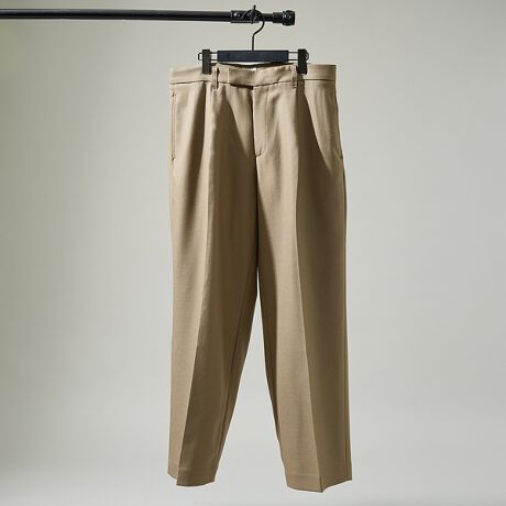 [^ԁF00513053000]uhlCNo.1̃jIXbN102B[^bN̓Chpc103̃^bN̐[𔼕i5cmjɂ邱ƂŁApc߂Z~ChpcVGbgBɑrpc̑㖼103̗Bꖳ̃VGbgȂAɂ₩ȃZ~Chɂėp̍fłBtg{^\ɏoȂ6cm̎otĂdlȂ̂ŁAxgXŒpۂ̃L}肪QBqbv|PbǵANVJȗʉ|PbgEɔzuB㎿Ȍgpт̃E[𒚔JɐDグMoẂAnƖc݂藧̓IȃtH܂܂B[J[iԁFG252KGFPT0330GNyTraditional Weatherwear / gfBVi EFU[EFAz1974NɃSR[gX^[gp}bLgbVЂ̃uhŁA݂̓AE^[EFA𒆐SɁAp̓`ƍ̋CRNV[XĂ܂B