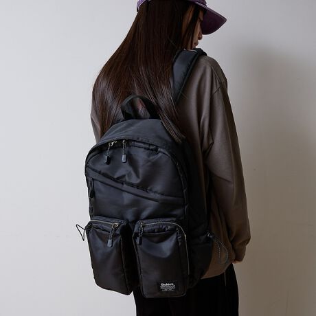 [^ԁF04519854100]Oɔzuꂽ}`|PbgۓIȃVvfUC̃obNpbNBy̓|Pbg킹13̎[ӏBVvȌ`Ȃ̂ŁAfC[[X̂قAʊwpobOArWlXXobOƂĂg܂B25LƑeʂȂAyʂȒȂĂׁAPCȂǂ[̂ɂSłB|PbgLxŁA܂܂Ƃ̂[ł܂BTChɂ|PbgtāAybg{g₿Ƃ̂Ă̂ɕ֗łBg΂킩@\ɂiɎdオĂ܂BVvȃfUCȂ̂ŁAlXȃX^Cƍ킹₷ȂĂ܂BX|[eBȃSڂ䂫AANeBuĂ܂Bėp̍obNpbN͂ǂȏʂɂd󂷂V̕K{ACëłBMtgƂĂ΂邱ƊԈႢȂ̃ACełBVɂȂɂAvȃ|GXengpBɔGĂ₷̂ŁAAEghAX^Cɂ҂łBWF_[Xłg܂ByDickies / fBbL[Yz1922NnƂ̃AJ\郏[NEFAuhBϋvE@\˔ACéA[J[݂̂Ȃ炸AXP[^[Xg[gJ`[xW߁A܂␢Eň鑶݂ɁB[NDNApAt@bVV[łffUĆB#Dickies #fBbL[Y #[NVc #`FbNVc #Iu`FbN #I[o[TCY #AJW #Xg[g #lVc